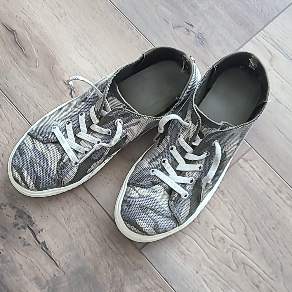 Army slid on shoes